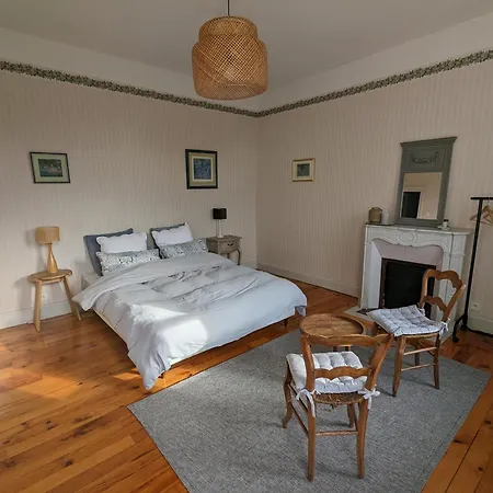 Ferienhaus Loue Belle Demeure Dans Grande Propriete - 16 Couchages, 8 Chambres, 320 M2 - 30 Min De Vichy Châtel-Montagne