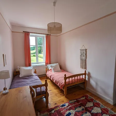 Ferienhaus Loue Belle Demeure Dans Grande Propriete - 16 Couchages, 8 Chambres, 320 M2 - 30 Min De Vichy *